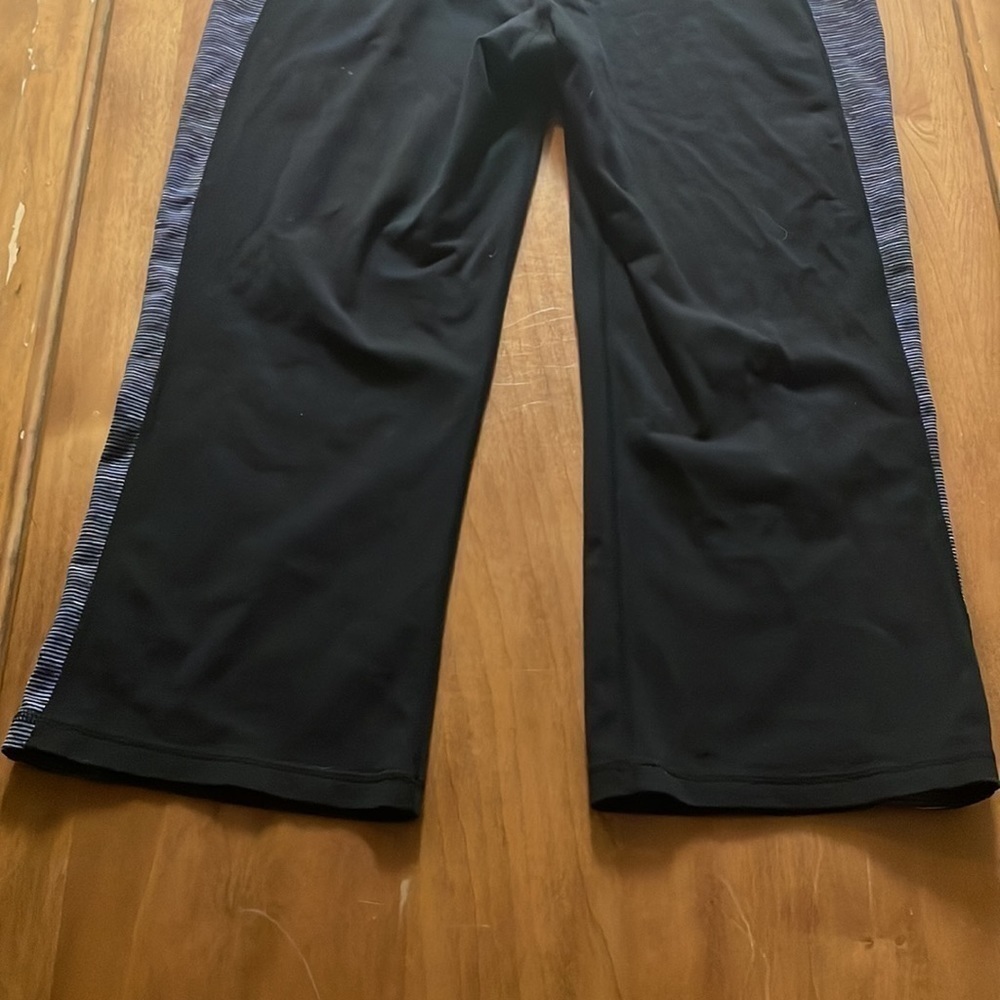 ATHLETA Crop Pants Size Large - Picture 7 of 7